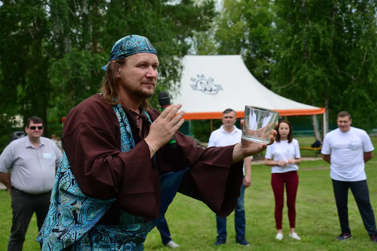Осень прекрасно подходит для командообразования на свежем воздухе!
